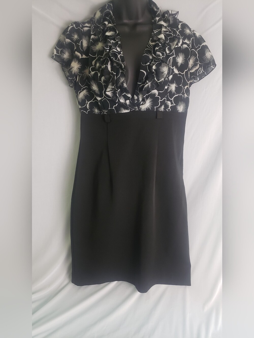 Voir Voir Black Floral V-Neck Mini Dress